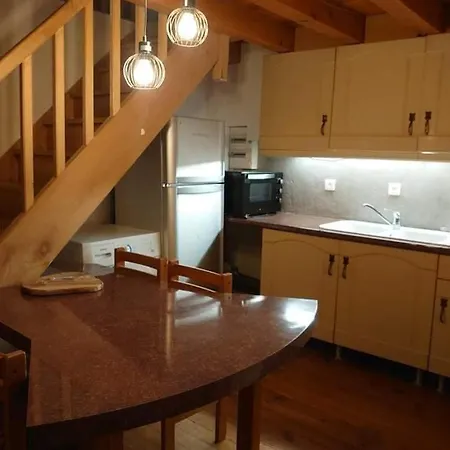 Апартаменты T3 Duplex Cures Ou Vacances, En Plein Centre-ville Allee D'ethigny *