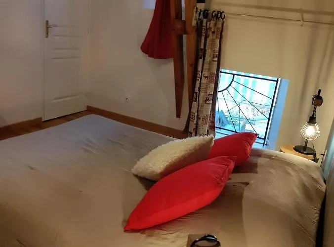 T3 Duplex Cures Ou Vacances, En Plein Centre-ville Allée D'ethigny