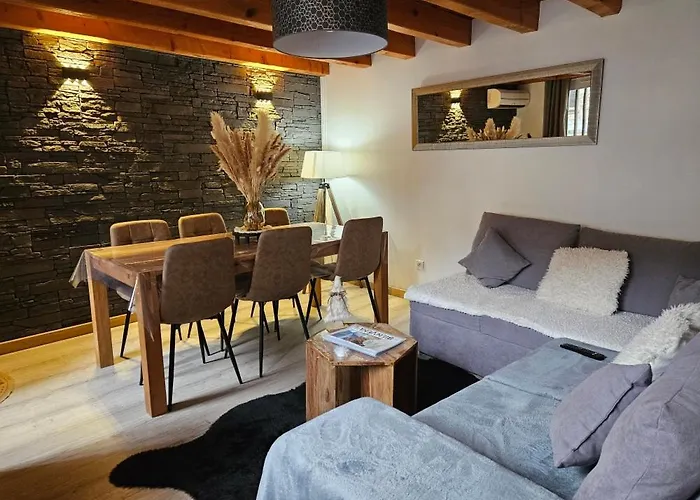 T3 Duplex Cures Ou Vacances, En Plein Centre-ville Allee D'ethigny